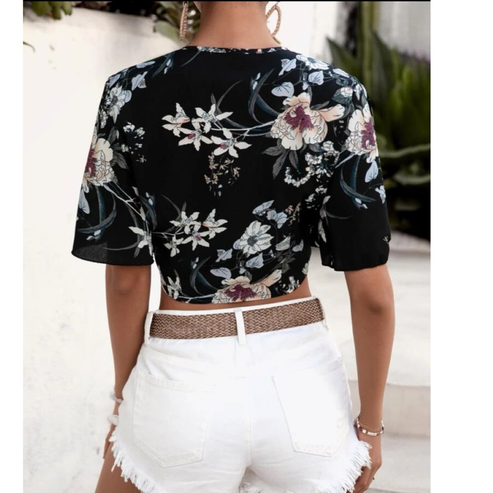 NWT SHEIN VCAY Floral Print Butterfly Sleeve Knot Front Crop Top - Picture 4 of 8
